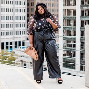 Modcloth Black Faux Leather Flare Wide Tie Belt Pants Sz 8